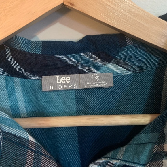 3/20$ Lee Lg plaid button down shirt. - Picture 3 of 5